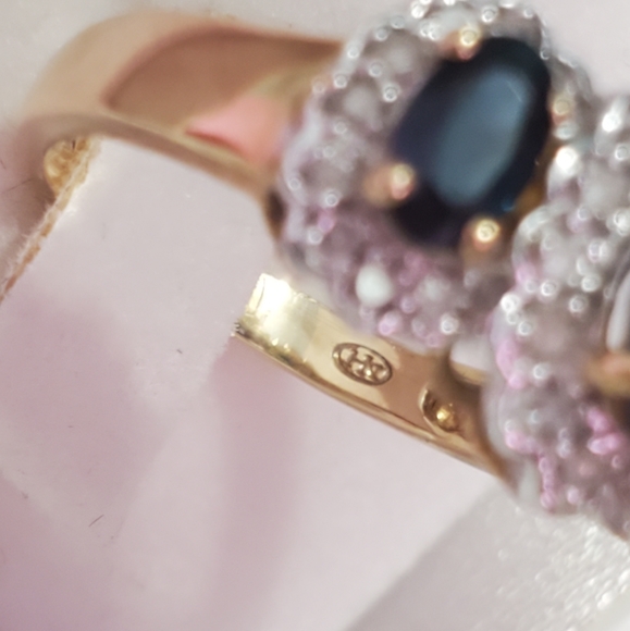 10K Gold Ring - Picture 9 of 17